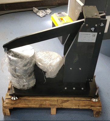 Máquina de ensaio de deformação por carga de plásticos para plásticos rígidos ligados por rivetes, parafusos ou ligações semelhantes