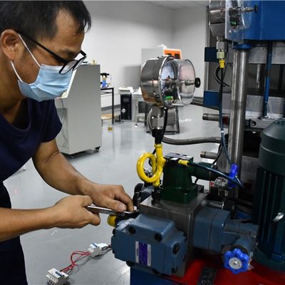 Máquina de moldagem por compressão de borracha Máquina de ensaio de borracha de laboratório