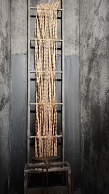 Laboratório de Testes Realiza o Teste de Resistência à Propagação Vertical de Chama em Condutores, utilizando equipamentos de teste.